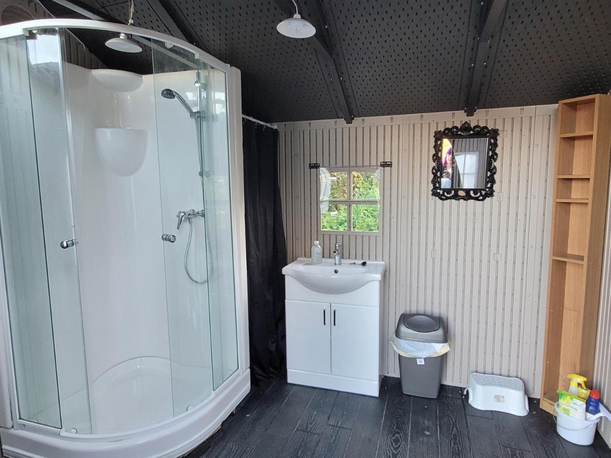 1 Glamping Tent With Kitchen & Electric On Small Family Campsite, No Bedding Supplied Narberth Dış mekan fotoğraf
